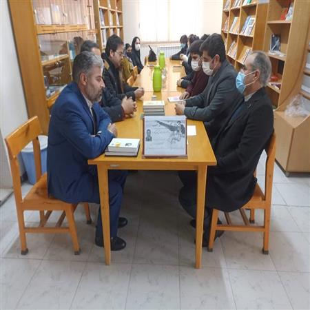 جلسه انجمن ادبی کتابخانه
